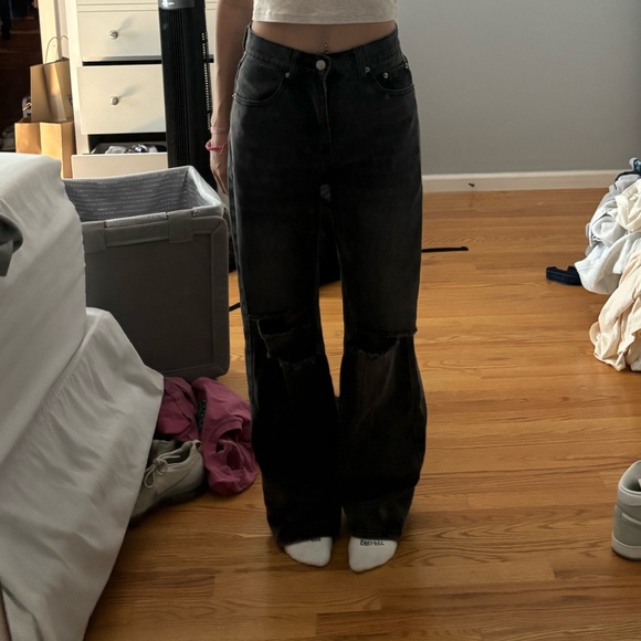 Black Washed jeans, two ripped holes ones on each side below knee cap. 5'3, 120 - Picture 1 of 7